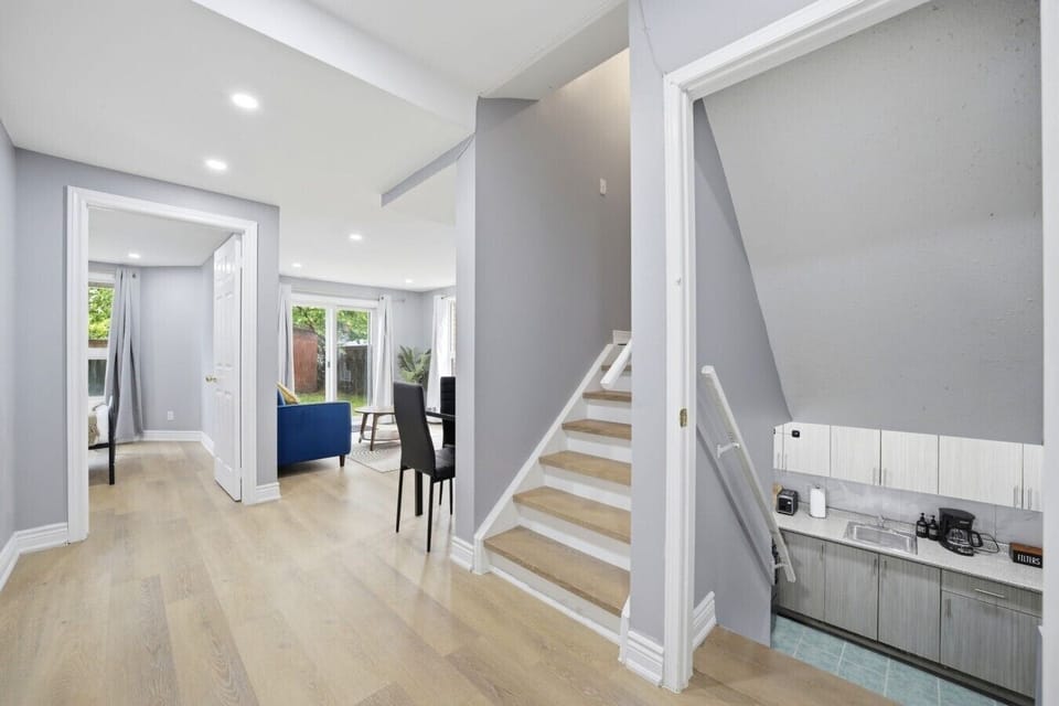 A well-mapped layout that gives everyone in your group their own space. Perfect for those who want a practical mix of privacy and shared areas to coordinate daily plans.