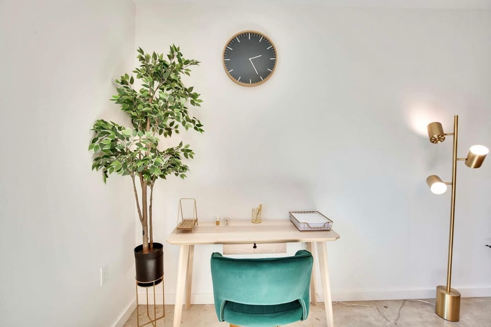 Need to stay connected? The dedicated workspace keeps you productive without sacrificing style.