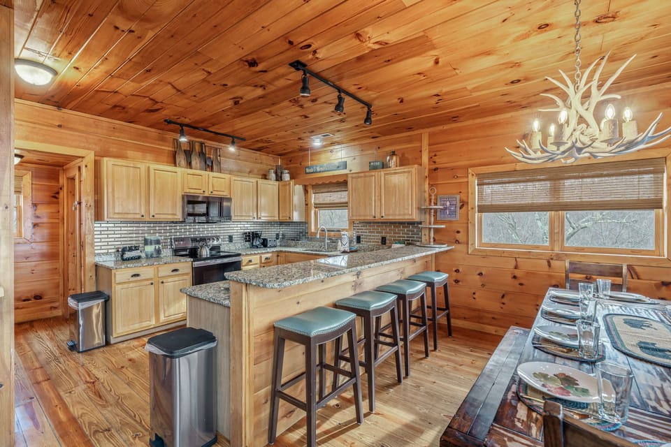 Cabin, Multiple Beds, Mountain View (50 Mile View Lodge) | Private kitchen