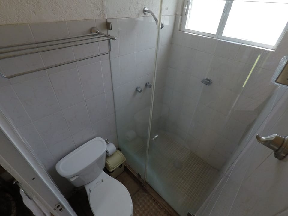 Standard Double Room | Bathroom | Hair dryer, towels, soap, shampoo