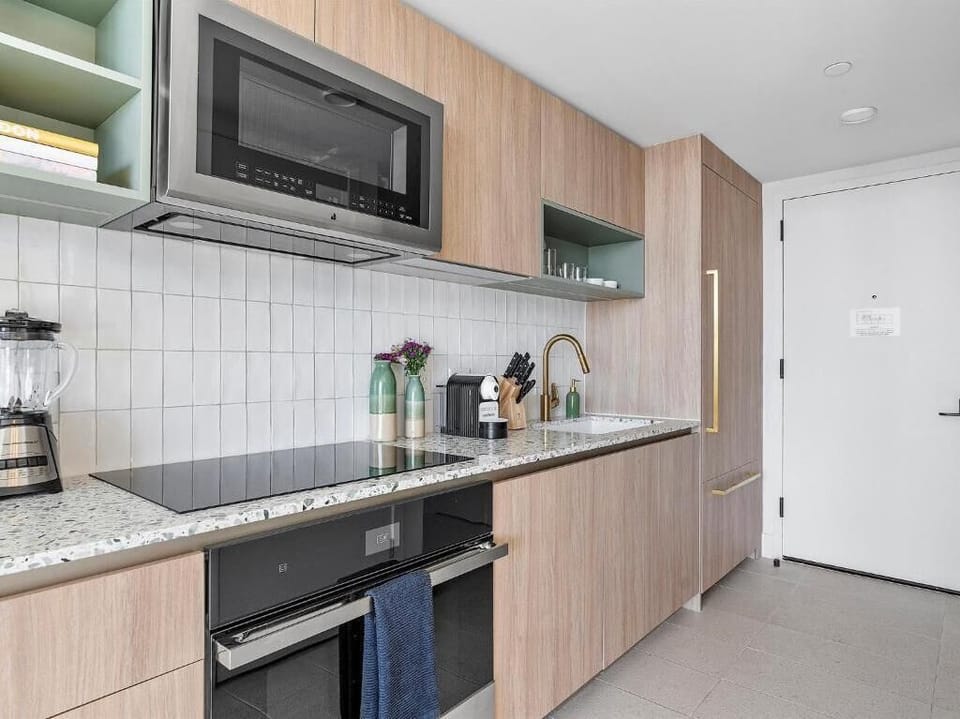 Premium Apartment, Balcony, City View | Private kitchen
