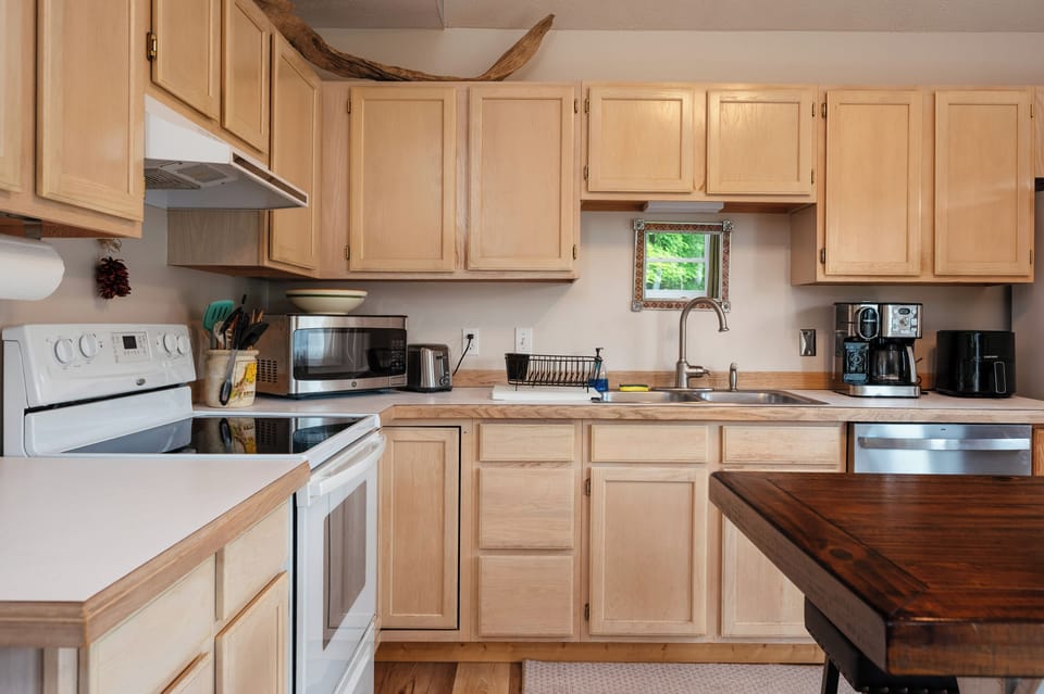 Fully Equipped Kitchen & Dining Area