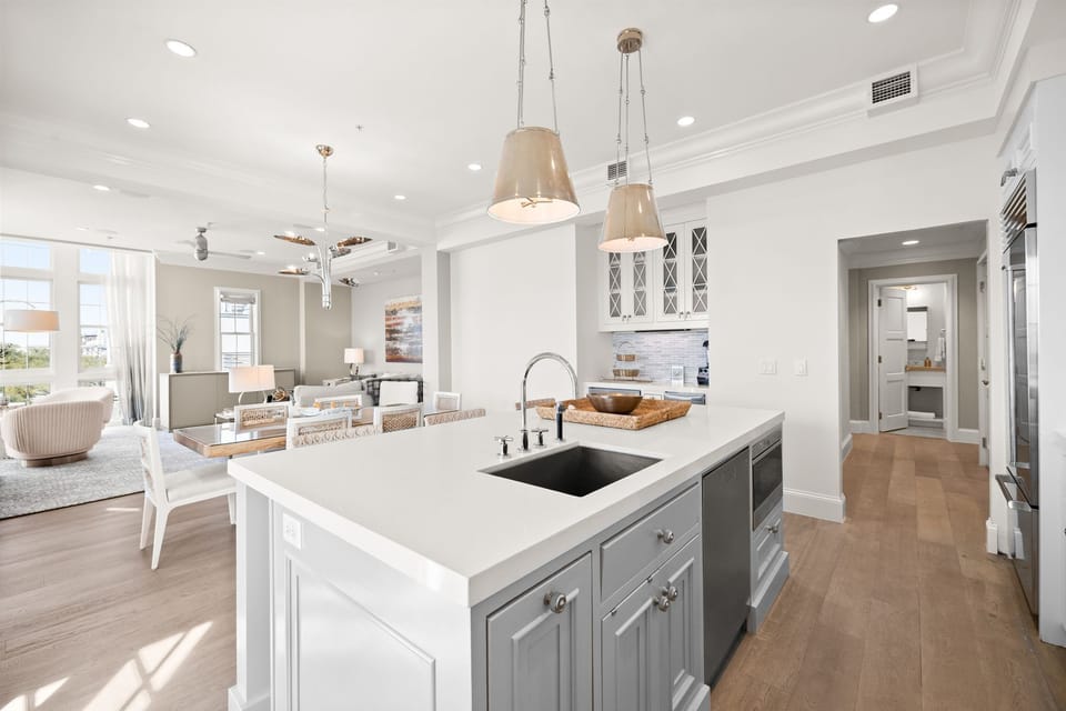 Fully equipped Wolf and Subzero kitchen