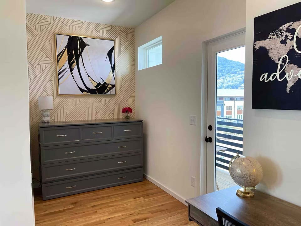 Office space/additional sleeping area with Murphy bed and you have direct balcony access