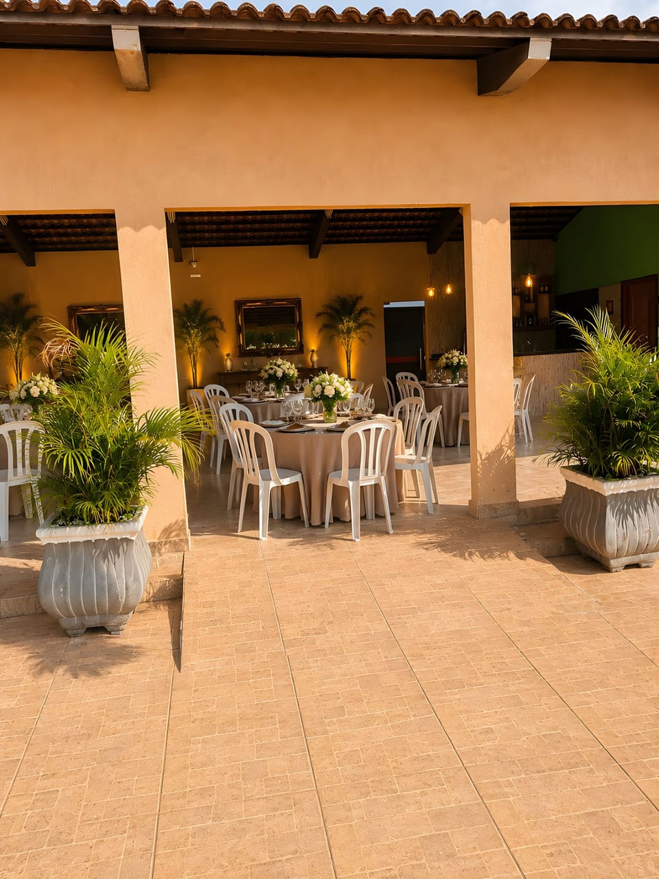 Outdoor dining