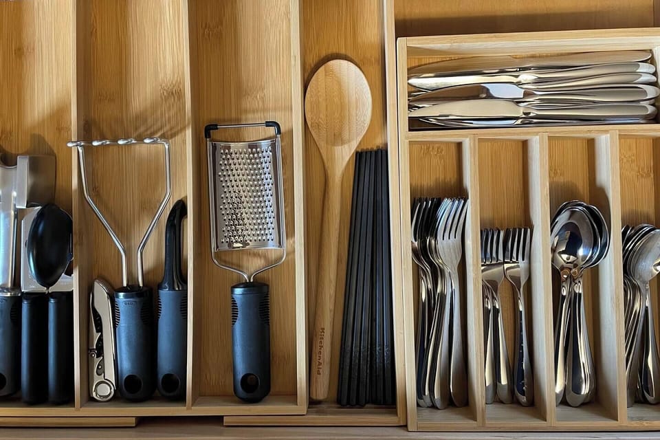 Full sets of silverware and kitchen tools ready for your meals