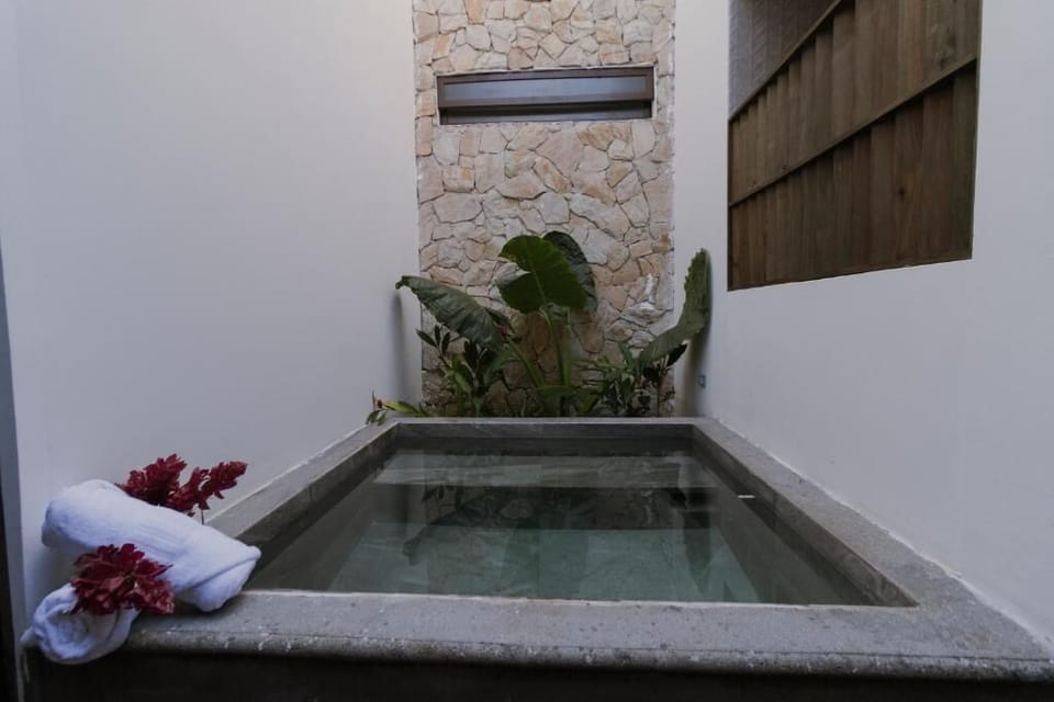 Superior Suite, Pool View | Interior