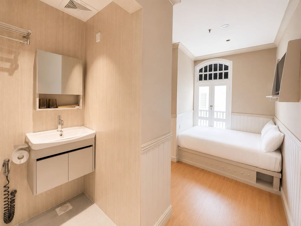 Director Room with Window or Balcony | Iron/ironing board, WiFi (free), bed sheets