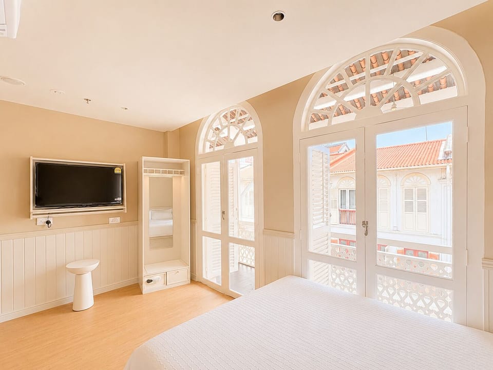 Director Room with Window or Balcony | Iron/ironing board, WiFi (free), bed sheets