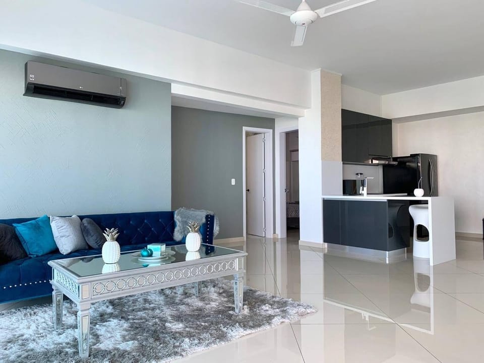 Apartment, 2 Bedrooms, Smoking, Hot Tub | Living area