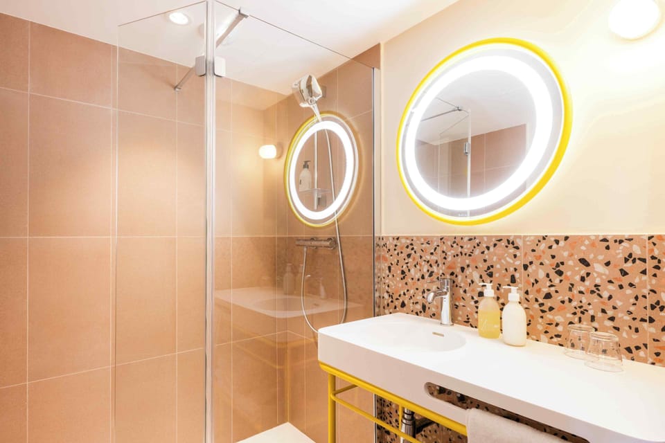 Classic Double Room | 1 bedroom, minibar, in-room safe, soundproofing