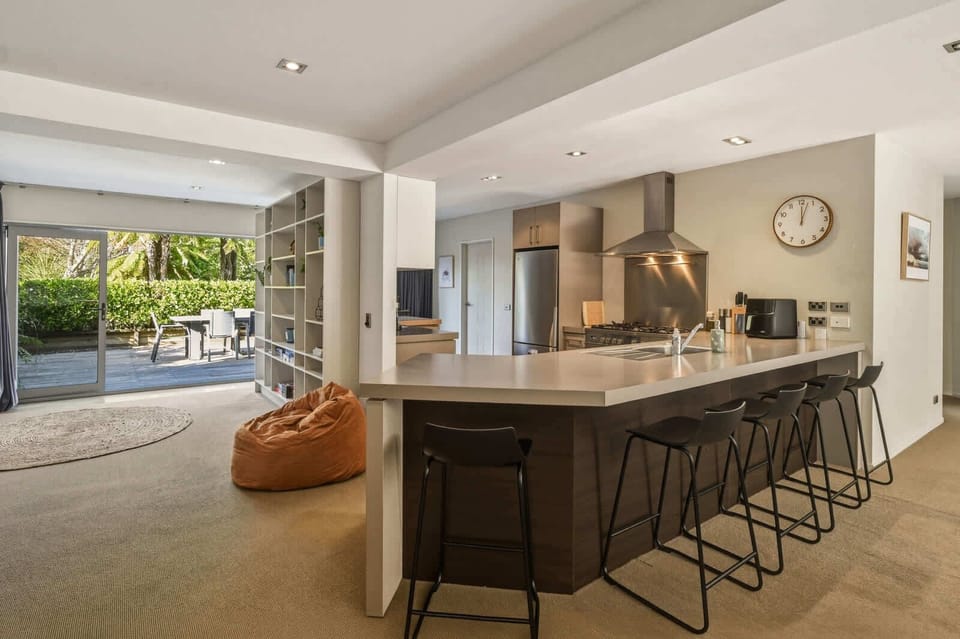Kitchen island and breakfast bar