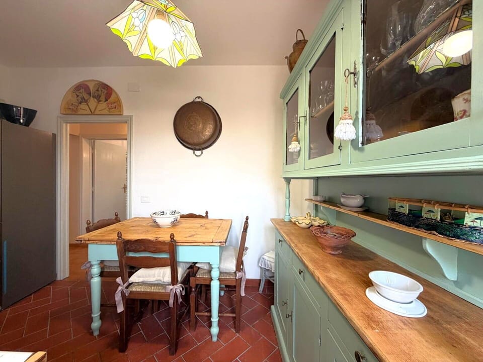 Dining Room, Kitchen