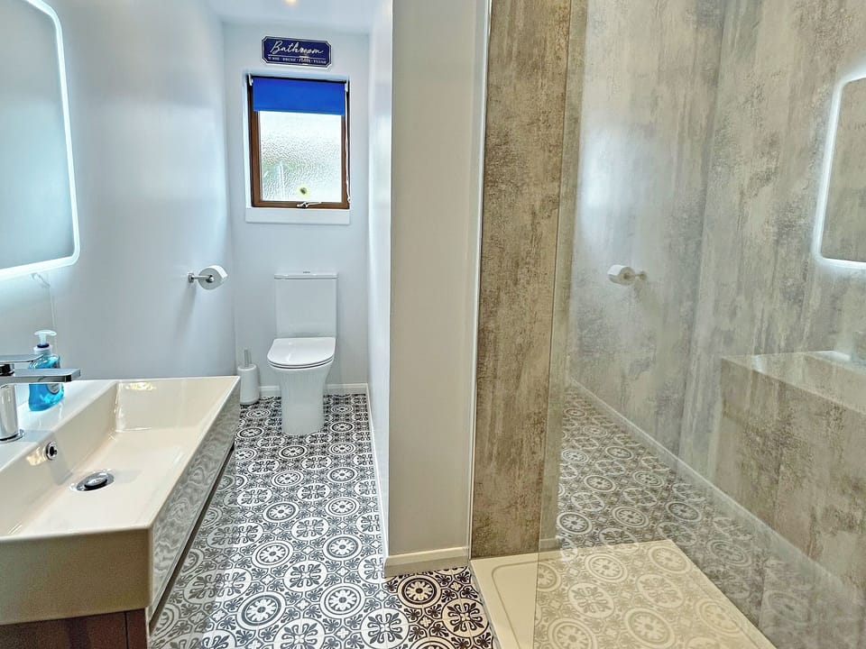 Bathroom view from door | Broadsea Cottage, Fraserburgh