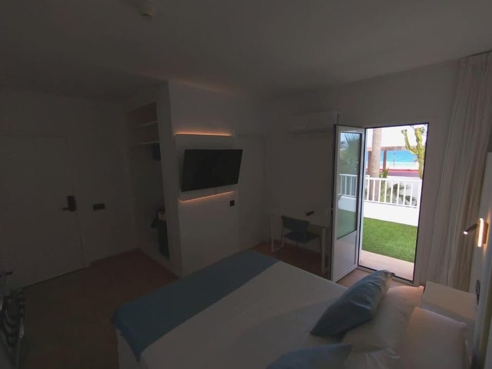 Superior Double Room, Sea View | In-room safe, WiFi (free)