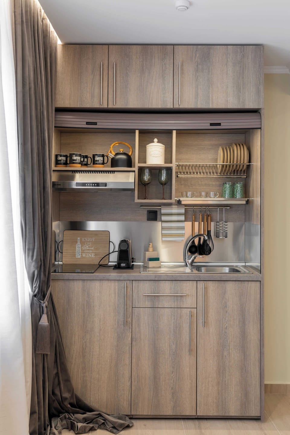 Fully Equipped Kitchenette with Storage Space