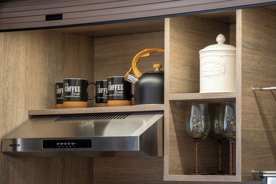 Modern Kitchen with Premium Amenities