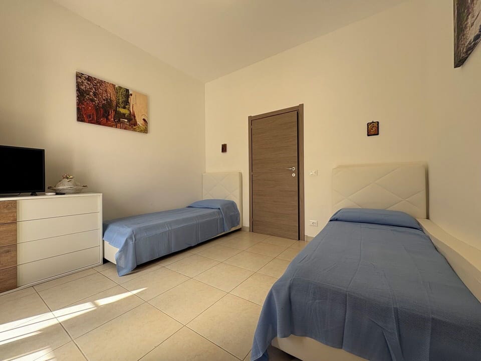 Autumn, Bedroom, Spring, Summer