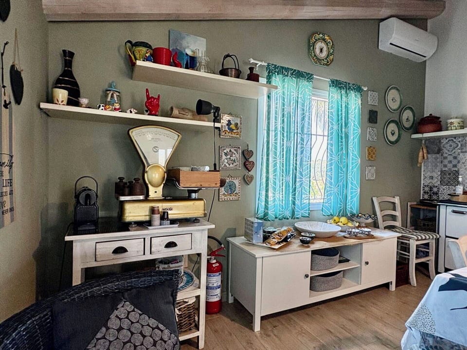 Autumn, Living Room, Spring, Summer