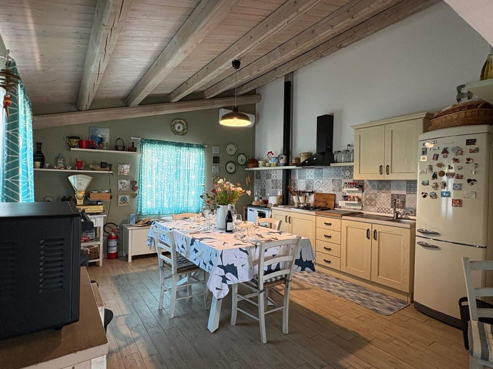 Autumn, Kitchen, Living Room, Spring, Summer