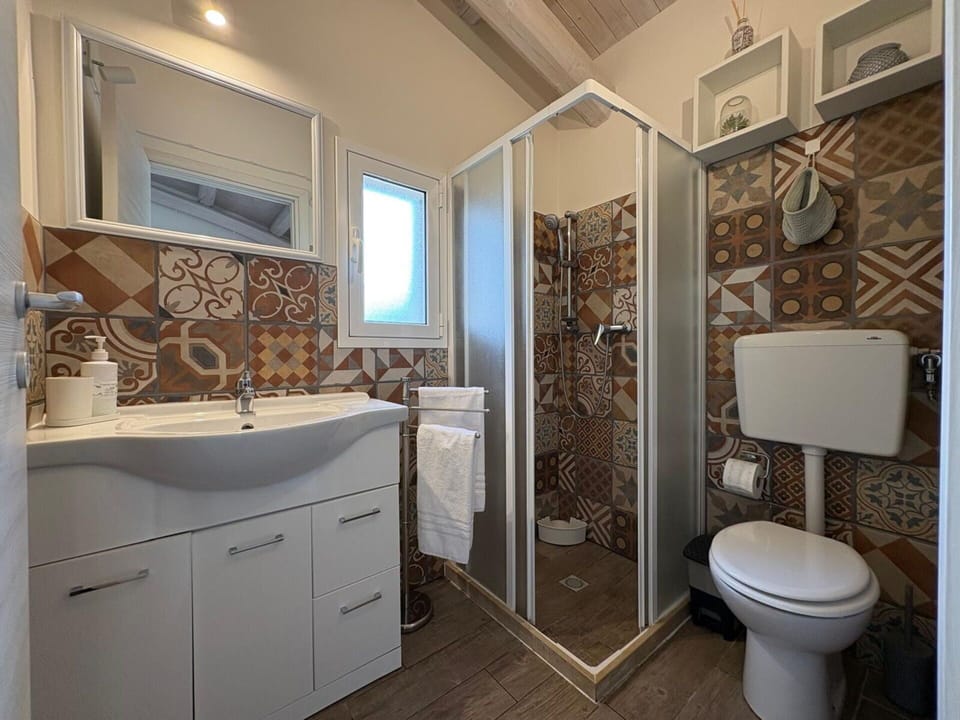 Autumn, Bathroom, Spring, Summer