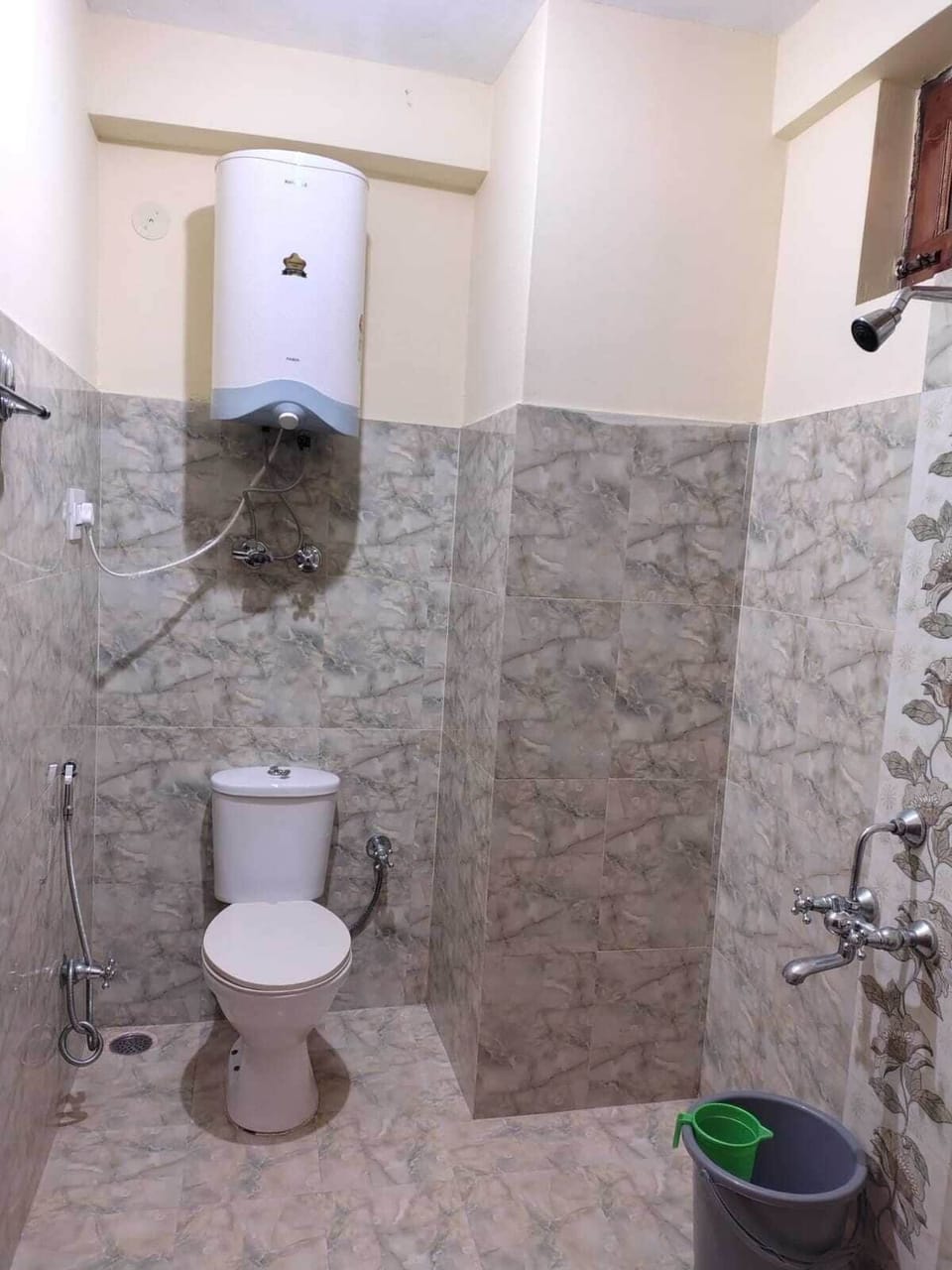 Deluxe Double Room, Mountain View | Bathroom | Free toiletries, towels, soap, toilet paper