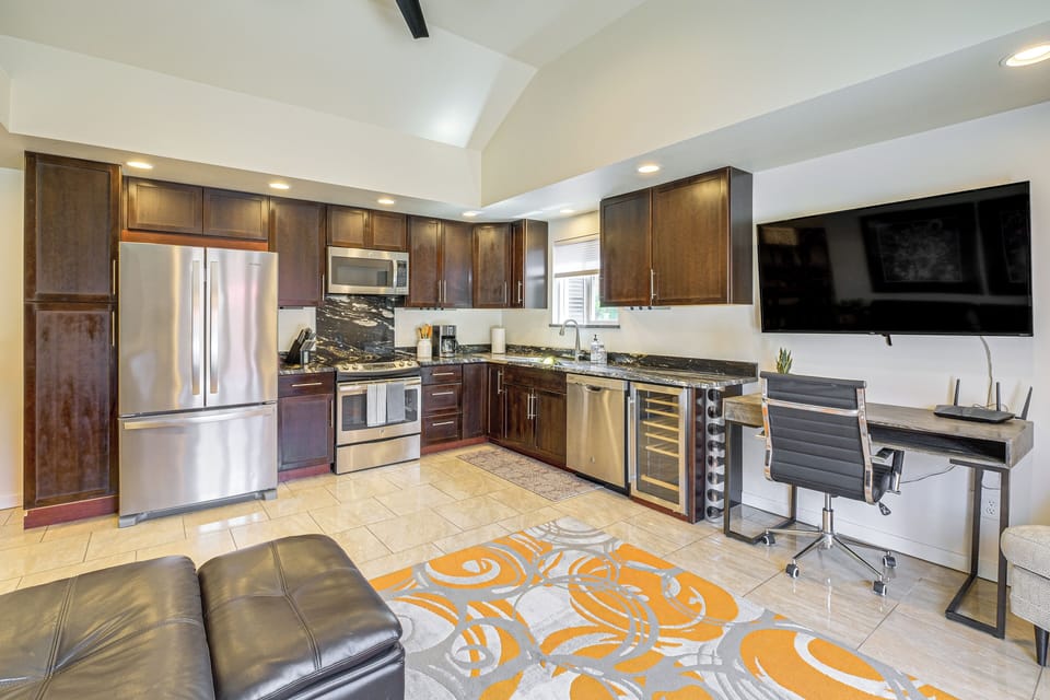 Interior | Open Floor Plan | Free WiFi | Single-Story Studio