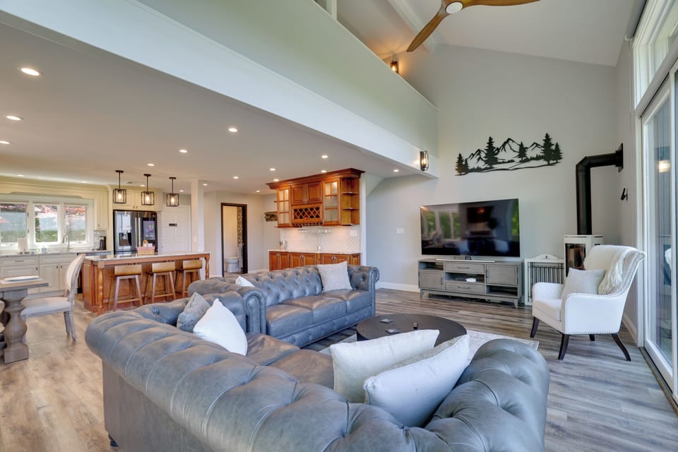 Living Room | Main Level