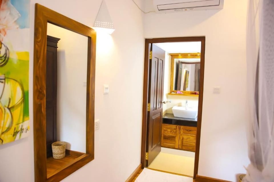 Deluxe Double Room, Courtyard View | Interior