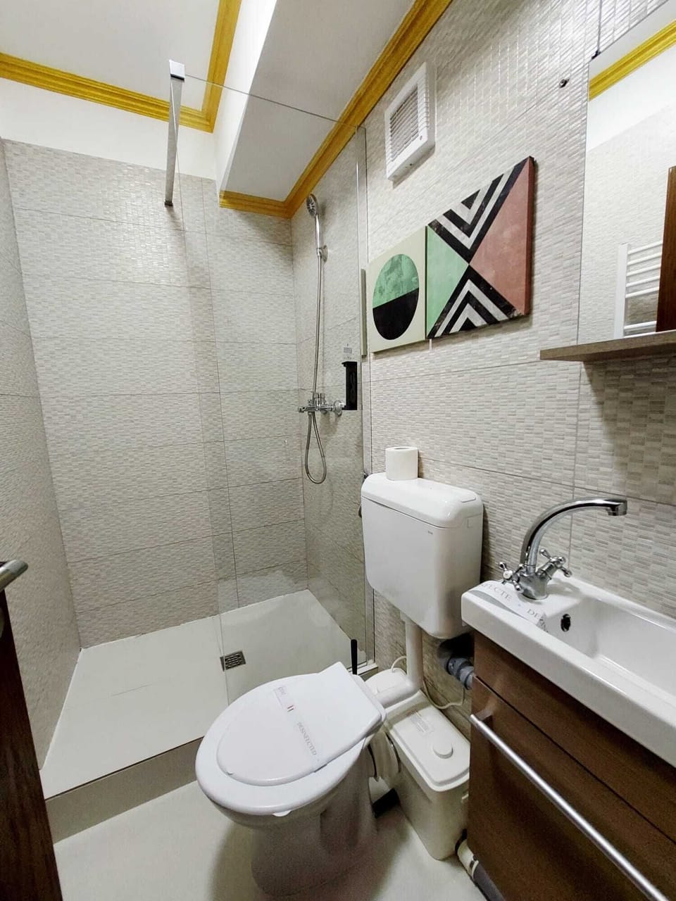 Economy Double Room, Non Smoking | Bathroom