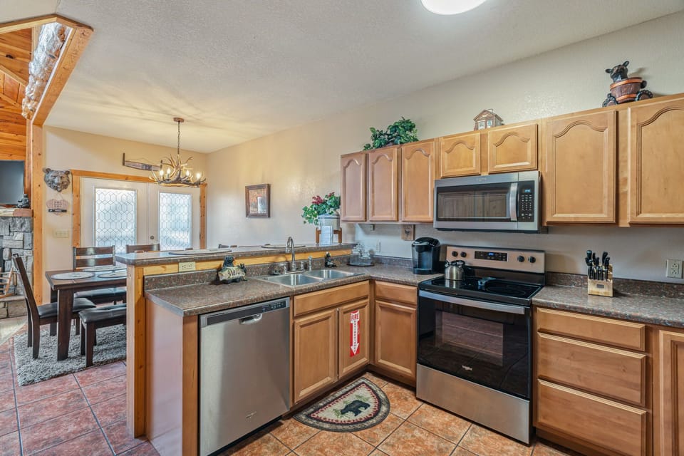 Cabin, Multiple Beds, Mountain View (Pigeon Forge Hideaway) | Private kitchen