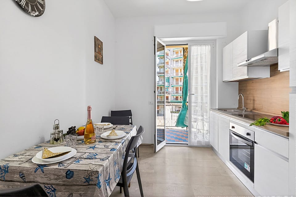 Standard Apartment, 1 Bedroom, Balcony (House Carletta 200m From The Sea) | Private kitchen