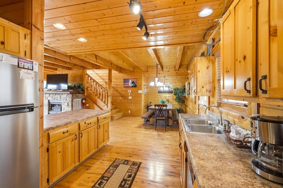 Cabin, Multiple Beds, Mountain View (Red, White and The View) | Private kitchen