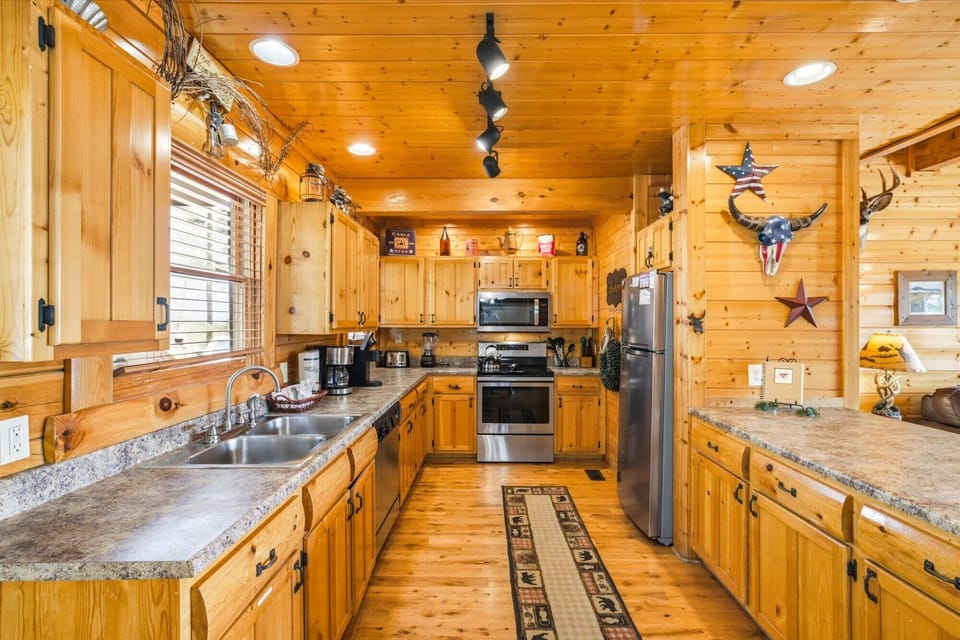 Cabin, Multiple Beds, Mountain View (Red, White and The View) | Private kitchen