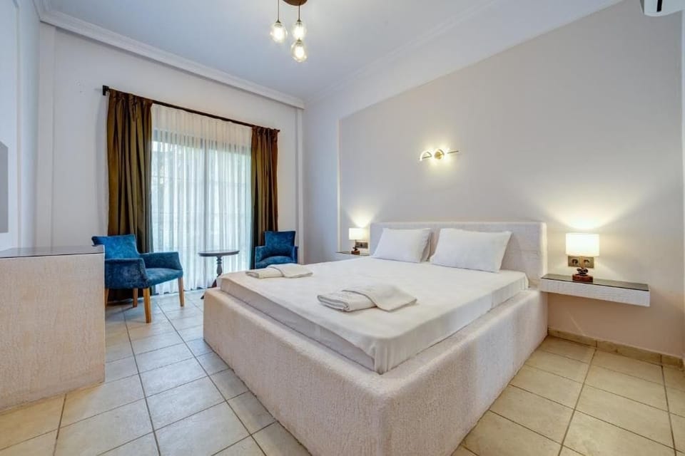 Deluxe Double Room, Lanai, Pool View | Laptop workspace, WiFi (free)