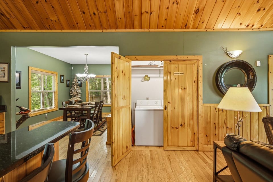Cabin, Multiple Beds, Mountain View (Riversong Retreat) | Laundry