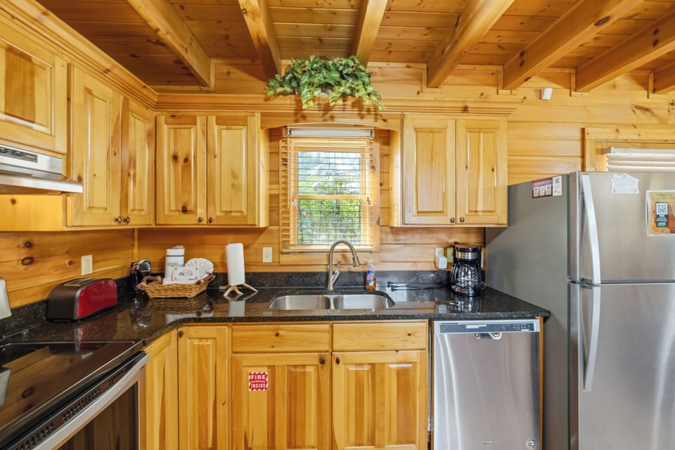 Cabin, Multiple Beds, Mountain View (The Toasted Turkey) | Private kitchen