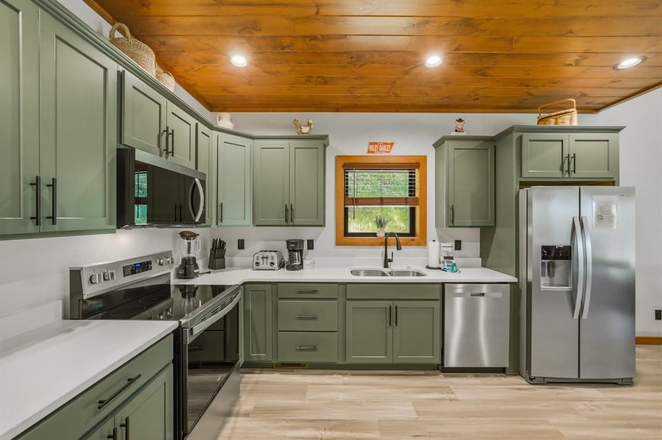 Cabin, Multiple Beds, Mountain View (Wiley's Bend) | Private kitchen