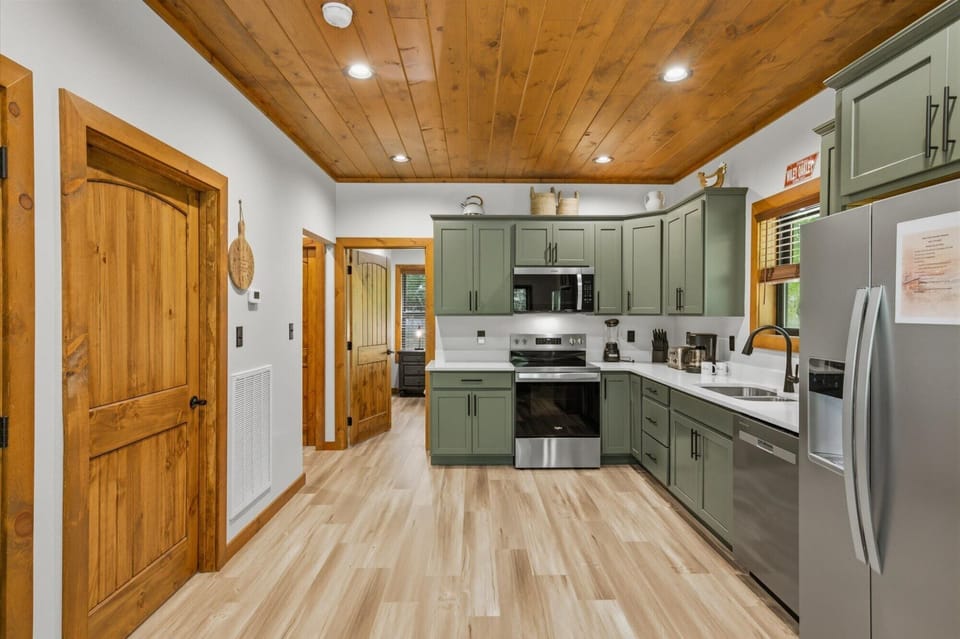 Cabin, Multiple Beds, Mountain View (Wiley's Bend) | Private kitchen