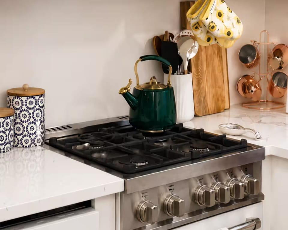 Classic Cottage, River View | Private kitchen
