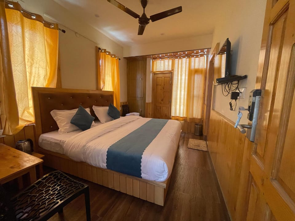 Luxury Double Room, Balcony | WiFi