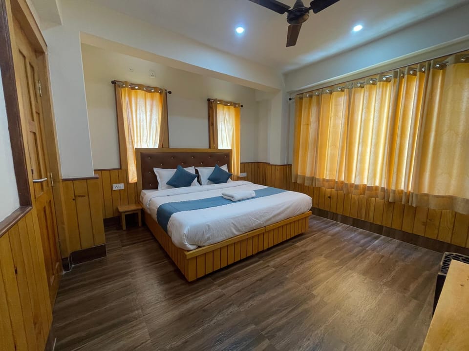 Luxury Double Room, Balcony, Mountain View | Premium bedding, WiFi (surcharge)