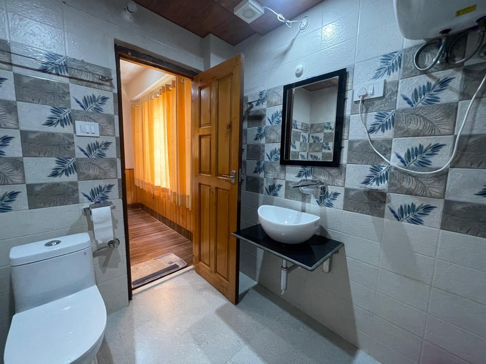 Luxury Double Room, Balcony | Bathroom