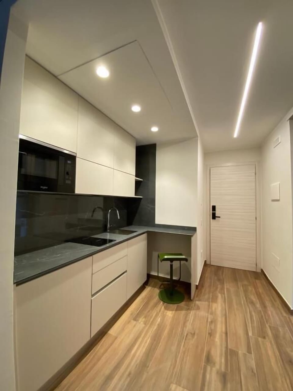 Junior Suite, Balcony, Courtyard View | Private kitchen