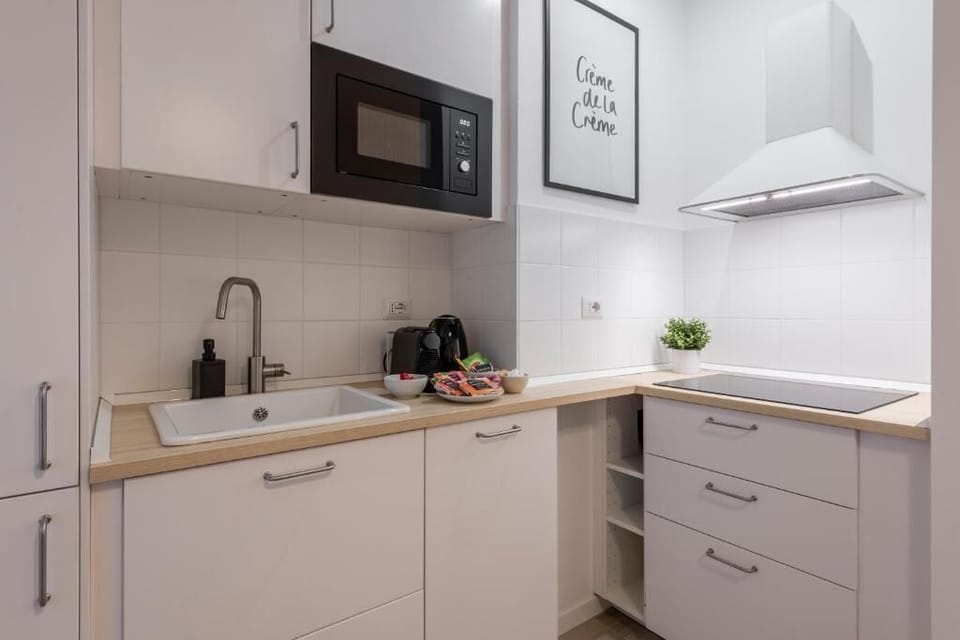 Apartment, 2 Bedrooms, Balcony, Courtyard View | Private kitchen