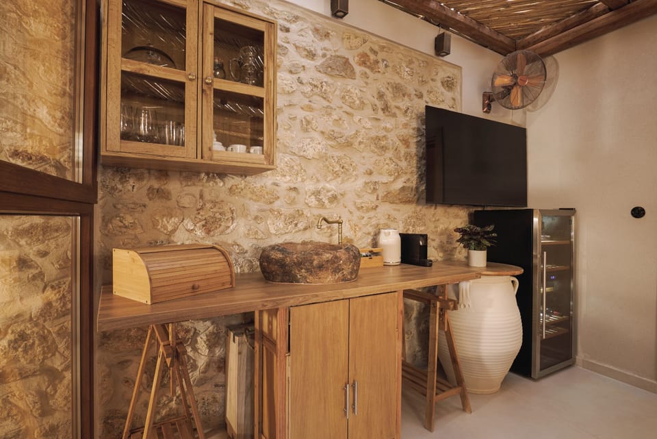 Deluxe Villa | Private kitchenette | Espresso maker, coffee/tea maker, electric kettle, toaster