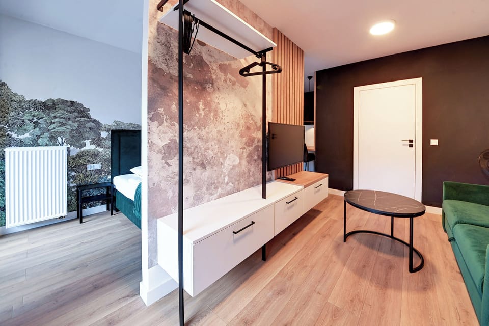 Studio | Iron/ironing board, WiFi (free)