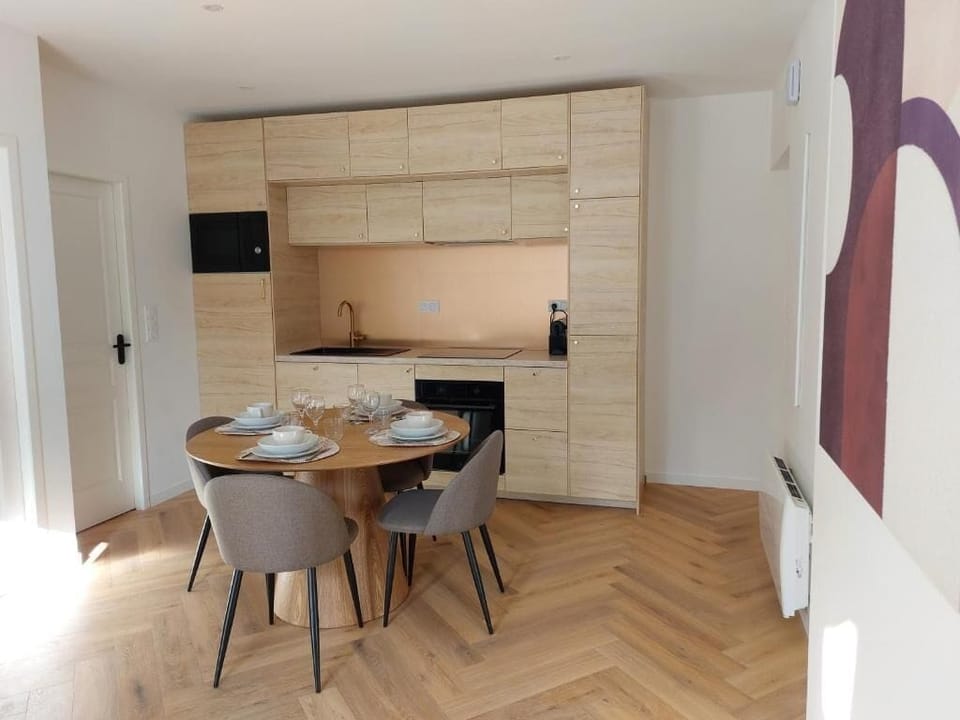 Comfort Apartment | Dining