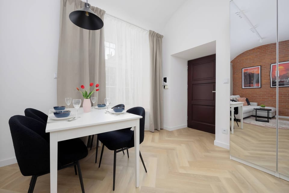 Dining area with a table for meals or work and a spacious mirrored wardrobe.
