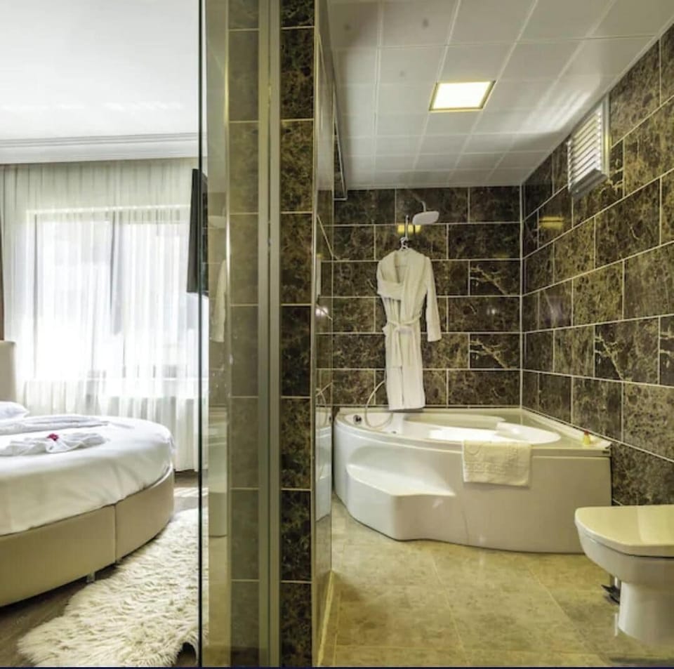 Deluxe Double Room | Bathroom | Separate tub and shower, hair dryer, towels, soap